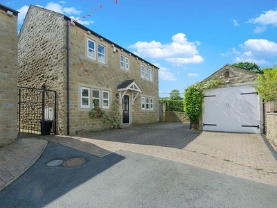 4 bedroom detached house for sale in Little Cote Farm Close, Thackley,, BD10