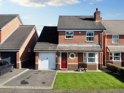 4 bedroom detached house for sale in Lonsdale Drive, Toton, NG9