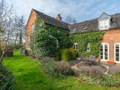 4 bedroom detached house for sale in Manor Farm, Ratcliffe-On-Soar, Nottingham, NG11