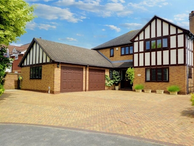 4 bedroom detached house for sale in Paddocks View, Long Eaton, NG10