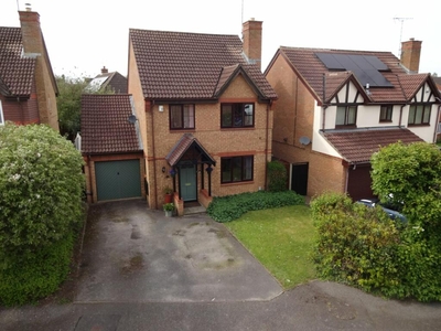 4 bedroom detached house for sale in Rookery Drive, Luton, Bedfordshire, LU2