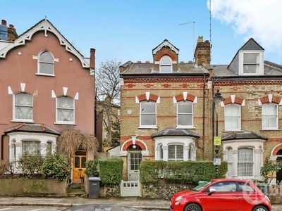 4 bedroom end of terrace house for rent in Edison Road, Crouch End, N8