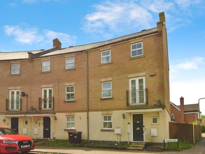 4 bedroom end of terrace house for sale in Allington Circle, Kingsmead, Milton Keynes, MK4