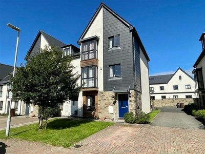 4 bedroom end of terrace house for sale in Radar Road, Derriford, Plymouth, PL6