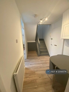 4 bedroom flat for rent in Denton, London, NW1