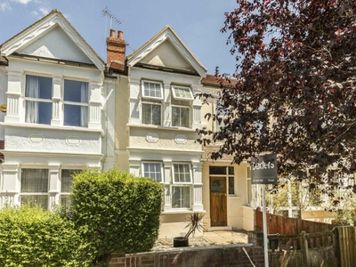 4 bedroom house for rent in Curzon Road, Ealing, W5