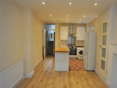 4 bedroom house for rent in Palmerston Crescent, London, N13