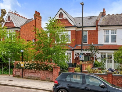 4 bedroom House for sale in Grand Avenue, Muswell Hill N10