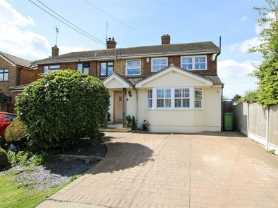 4 bedroom house for sale in Middle Road, Ingrave, Brentwood, CM13