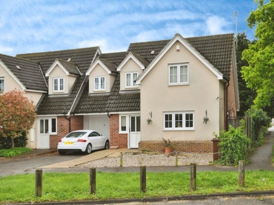 4 bedroom link detached house for sale in Chignal Road, Chelmsford, CM1