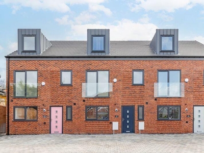 4 bedroom mews property for sale in Badger's Rise, Butterstile Close, Prestwich M25 9RS, M25