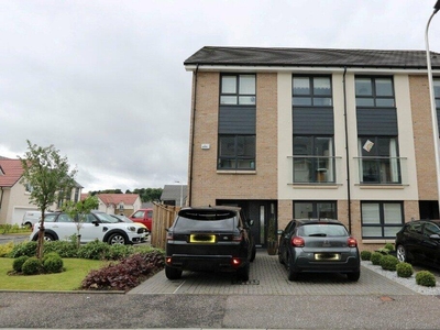 4 bedroom semi-detached house for rent in Bright Close, Bearsden, Glasgow, East Dunbartonshire, G61