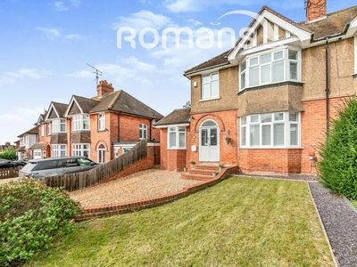 4 bedroom semi-detached house for rent in Winser Drive, RG30
