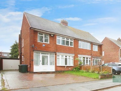 4 bedroom semi-detached house for sale in Knoll Drive, Coventry, CV3 5DF, CV3