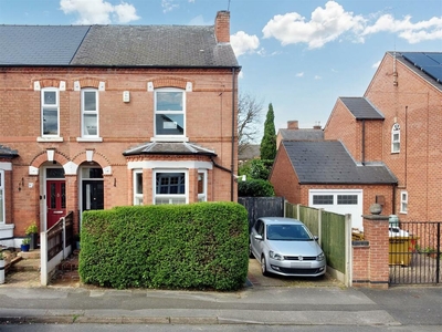 4 bedroom semi-detached house for sale in Park Street, Beeston, NG9