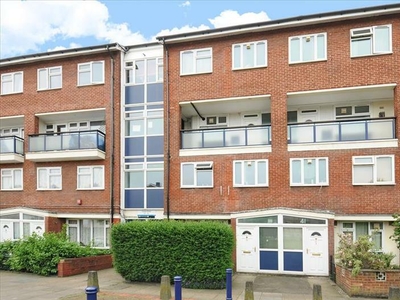 4 bedroom terraced house for rent in Cooks Road, Kennington, Southwark, London, SE17