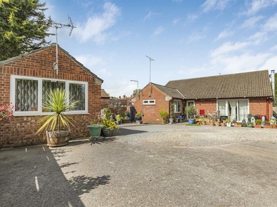 5 bedroom detached bungalow for sale in Bristol Road, Frenchay, BS16