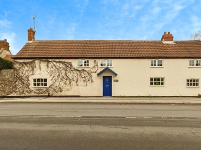 5 bedroom detached house for sale in Main Street, Calverton, Nottingham, Nottinghamshire, NG14