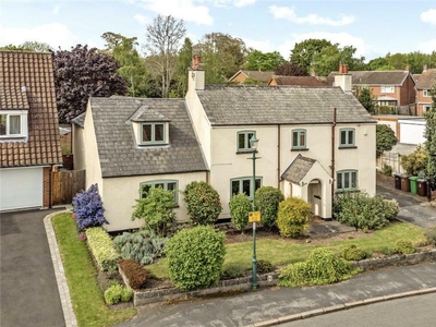 5 bedroom detached house for sale in The Old Farmhouse, Village Road, Clifton Village, NG11
