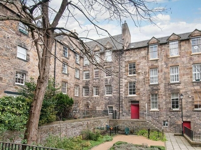 5 bedroom flat for rent in Coinyie House Close, Old Town, Edinburgh, EH1