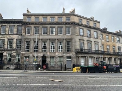5 bedroom flat for rent in Leopold Place, New Town, Edinburgh, EH7