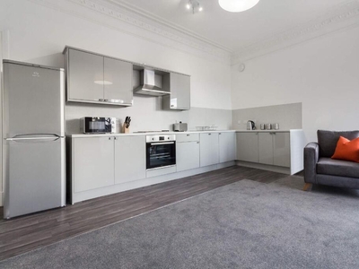 5 bedroom flat for rent in Merchiston Crescent, Merchiston, Edinburgh, EH10