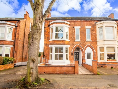 5 bedroom semi-detached house for sale in William Road, West Bridgford, Nottingham, Nottinghamshire, NG2
