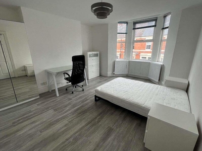 6 bedroom maisonette for rent in Tavistock Road, Newcastle Upon Tyne, NE2