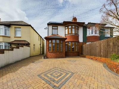 6 bedroom semi-detached house for sale in Thornhill Road, Rhiwbina, Cardiff. CF14