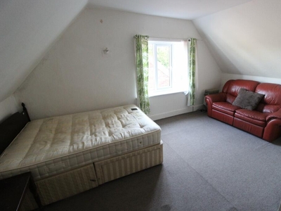 Studio flat for rent in St Albans Crescent , Bournemouth, Dorset, BH8