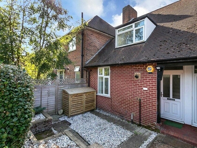 Terraced house for rent in Rangefield Road, BROMLEY, Kent, BR1