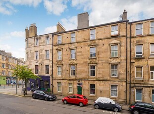 2 bed first floor flat for sale in Leith