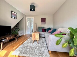 2 Bedroom Semi-Detached House To Rent