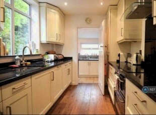 2 Bedroom Semi-Detached House To Rent