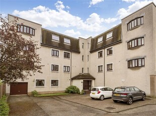 3 bed ground floor flat for sale in Trinity
