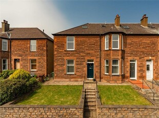 3 bed lower flat for sale in Leith Links