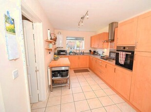 4 Bedroom Detached House To Rent