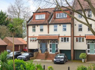 4 Bedroom House Isleworth Greater London