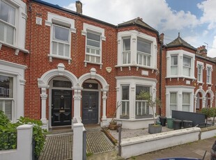 4 bedroom property to let in Foxbourne Road London SW17