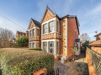 4 bedroom semi-detached house for sale Reading, RG4 7BH