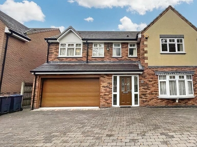 4 bedroom detached house for sale in Robin Hood Lane, Hall Green, B28