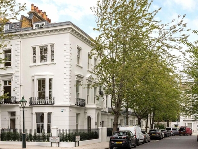 5 bedroom end of terrace house for sale in Brunswick Gardens, Kensington, London, W8