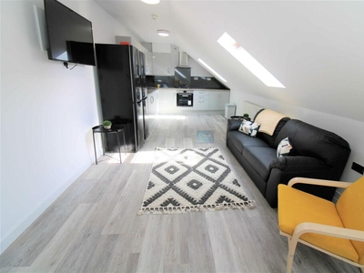 5 bedroom flat for rent in Brayford Court - Apartment 11 - Student Apartment - 24/25, LN1