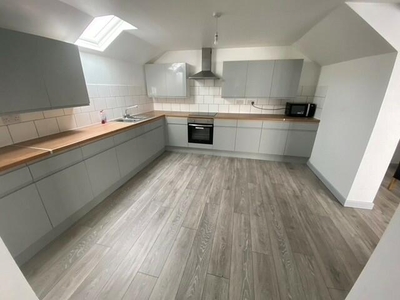 5 bedroom flat for rent in Hill Street, Stoke-On-Trent, ST4