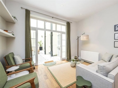 Flat for sale in Gloucester Square, Hyde Park W2