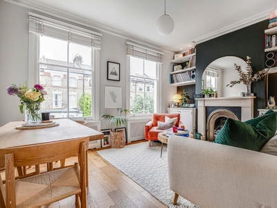 2 bedroom Flat for sale in Roden Street, Holloway N7