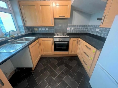 3 Bedroom Semi-Detached House To Rent