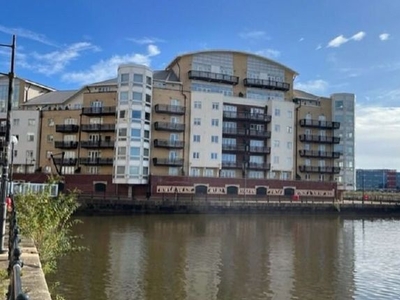 Flat for sale in Luxury Apartment, Adventurers Quay, Cardiff CF10