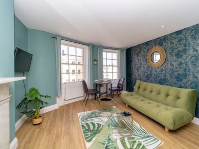 Flat to rent in Brunswick Place, Hove BN3
