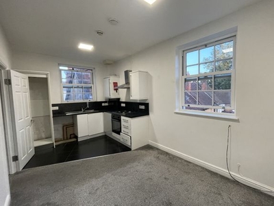 Flat to rent in South End, Croydon, Surrey CR0